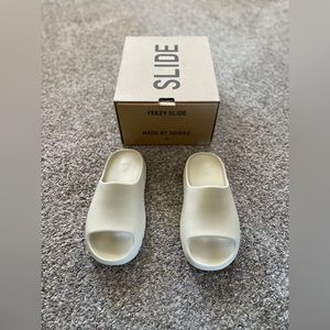 Yeezy Slide kids size 3